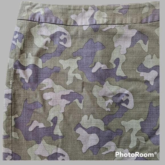 BANANA REPUBLIC Dressy Lined Camouflage Pencil Skirt Olive Green Gray Pattern - Picture 3 of 3